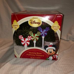Outdoor Mickey Mouse Christmas decor